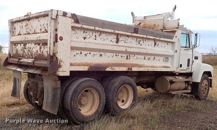 image for item IC9579 1998 Mack CH613  dump truck