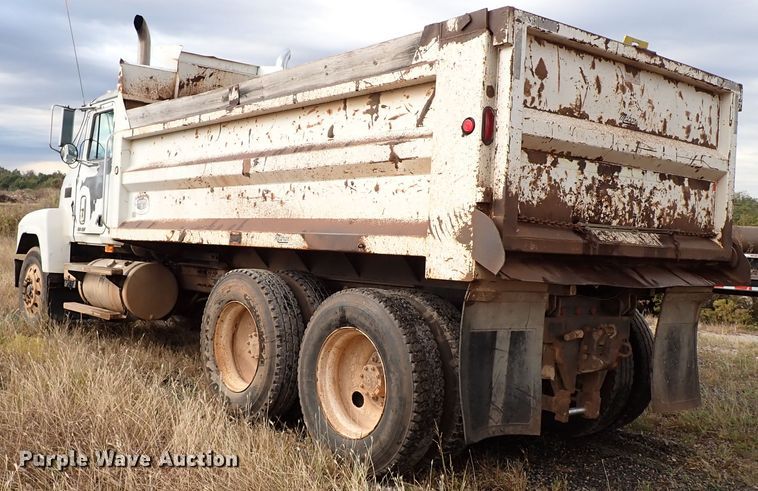image for item IC9579 1998 Mack CH613  dump truck