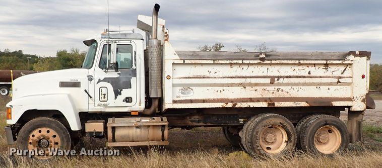 image for item IC9579 1998 Mack CH613  dump truck