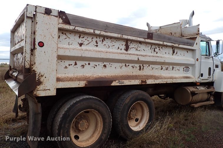 image for item IC9579 1998 Mack CH613  dump truck