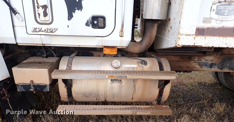 image for item IC9579 1998 Mack CH613  dump truck