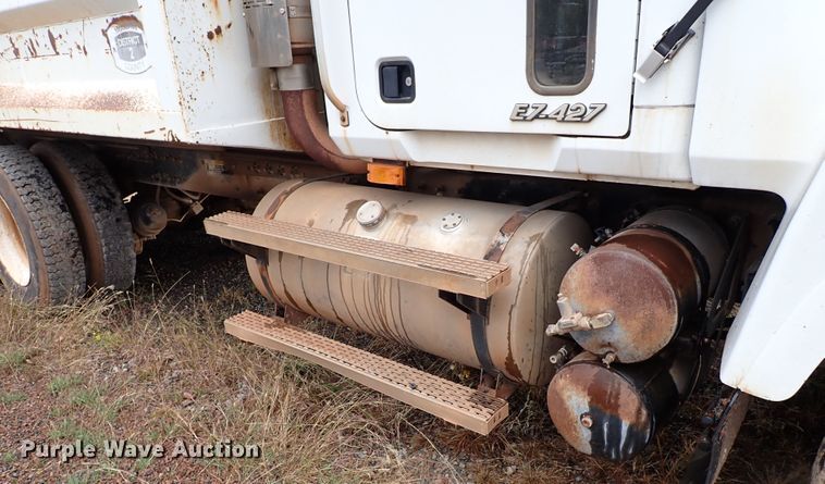 image for item IC9579 1998 Mack CH613  dump truck