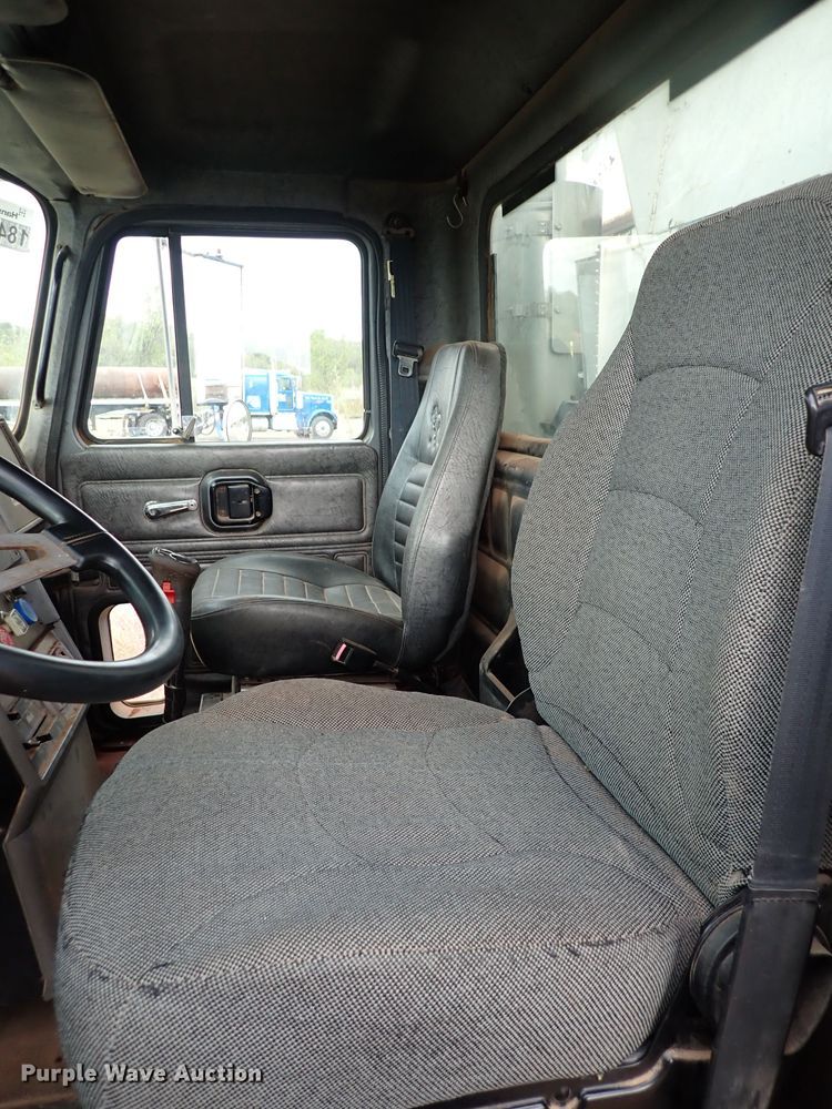 image for item IC9579 1998 Mack CH613  dump truck