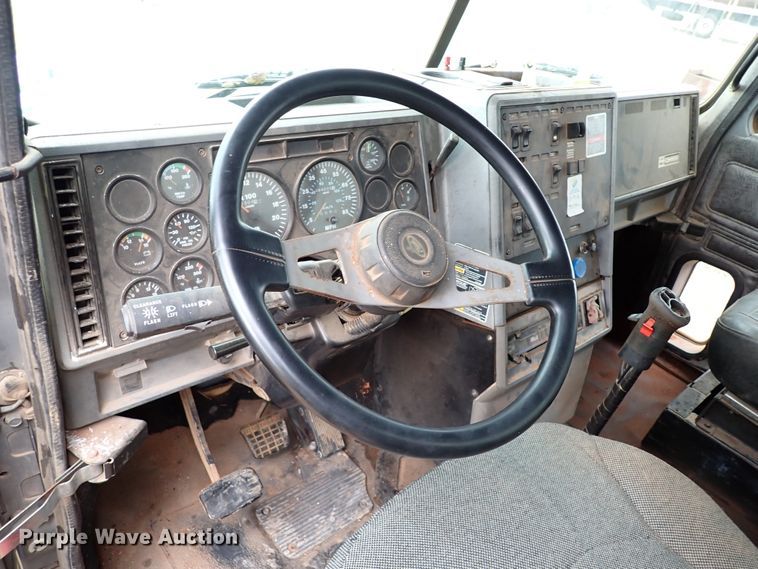 image for item IC9579 1998 Mack CH613  dump truck