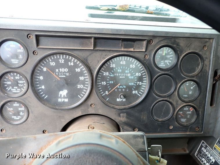 image for item IC9579 1998 Mack CH613  dump truck