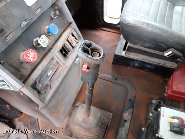 image for item IC9579 1998 Mack CH613  dump truck