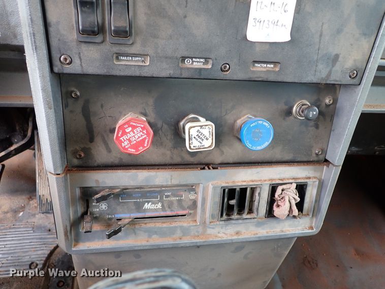 image for item IC9579 1998 Mack CH613  dump truck