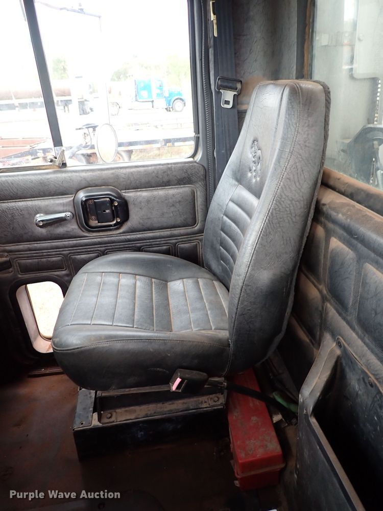 image for item IC9579 1998 Mack CH613  dump truck