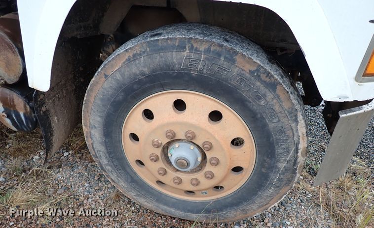 image for item IC9579 1998 Mack CH613  dump truck