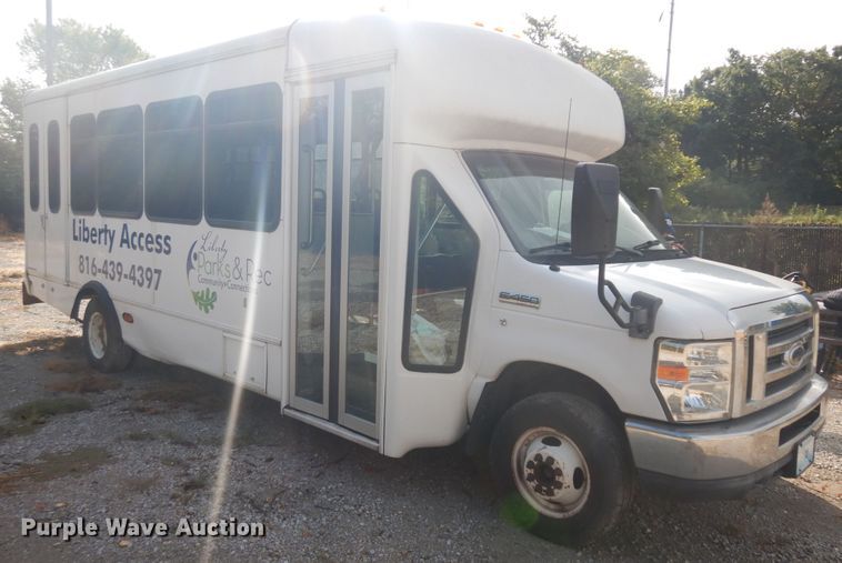 image for item IK9522 2010 Ford Econoline E450  shuttle bus