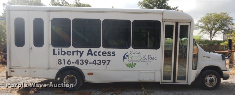 image for item IK9522 2010 Ford Econoline E450  shuttle bus