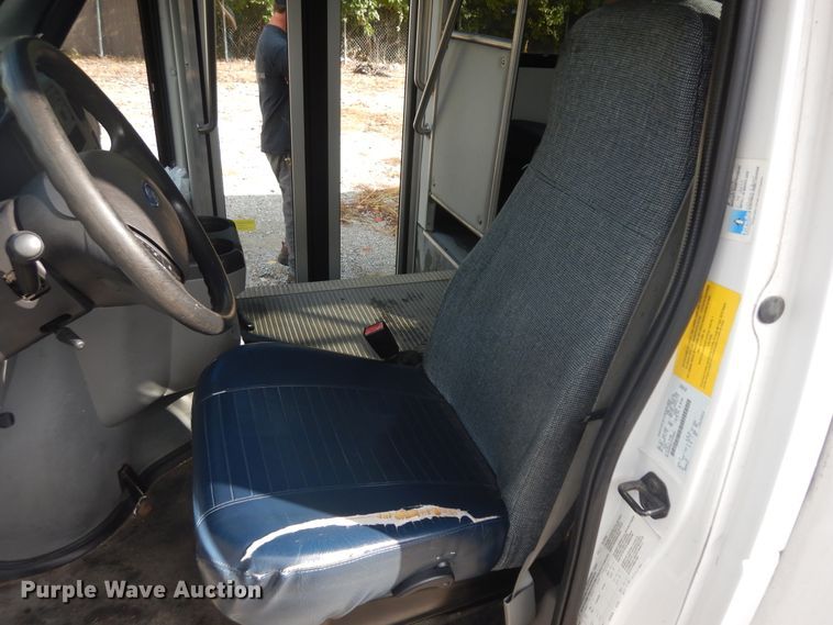 image for item IK9522 2010 Ford Econoline E450  shuttle bus