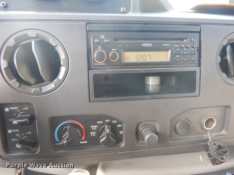 image for item IK9522 2010 Ford Econoline E450  shuttle bus