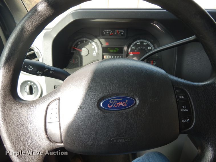 image for item IK9522 2010 Ford Econoline E450  shuttle bus