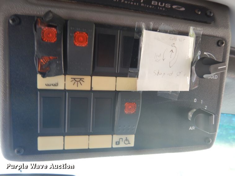 image for item IK9522 2010 Ford Econoline E450  shuttle bus