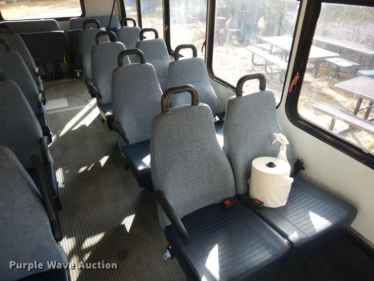 image for item IK9522 2010 Ford Econoline E450  shuttle bus