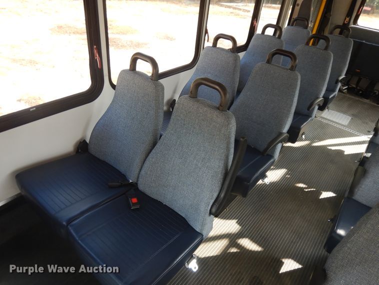 image for item IK9522 2010 Ford Econoline E450  shuttle bus