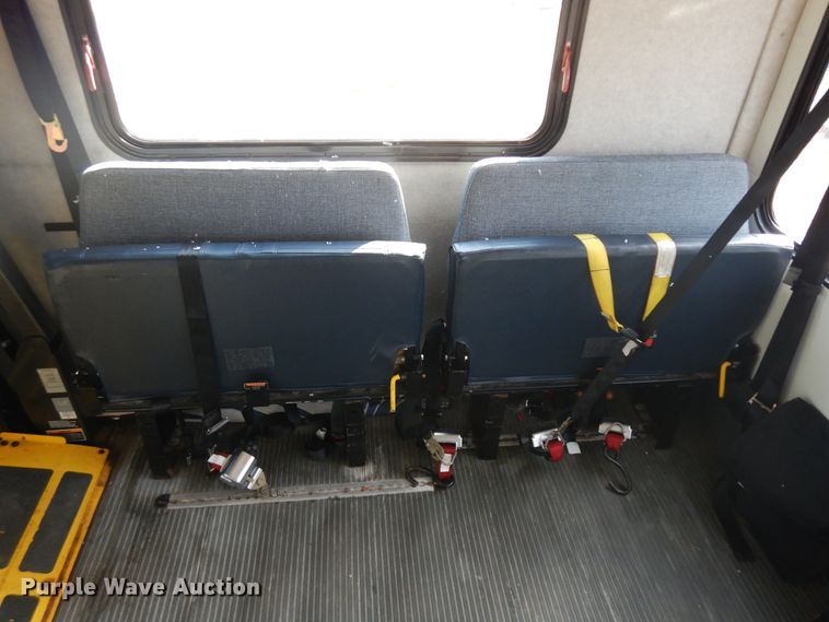 image for item IK9522 2010 Ford Econoline E450  shuttle bus