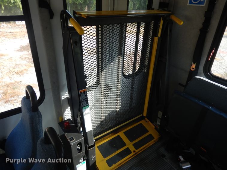 image for item IK9522 2010 Ford Econoline E450  shuttle bus