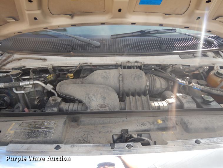 image for item IK9522 2010 Ford Econoline E450  shuttle bus