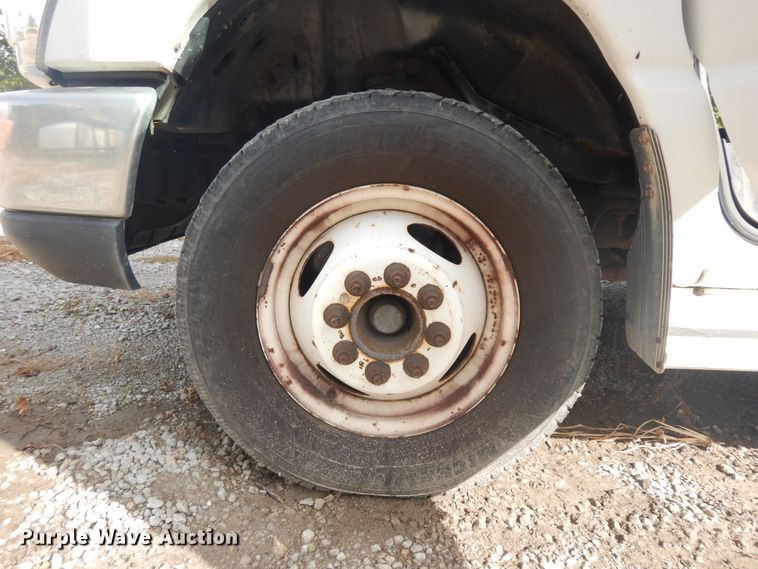 image for item IK9522 2010 Ford Econoline E450  shuttle bus