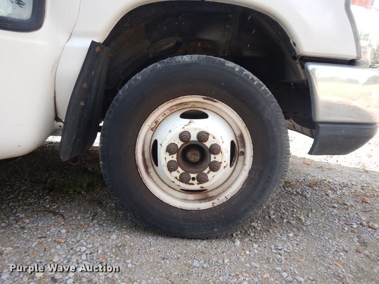 image for item IK9522 2010 Ford Econoline E450  shuttle bus