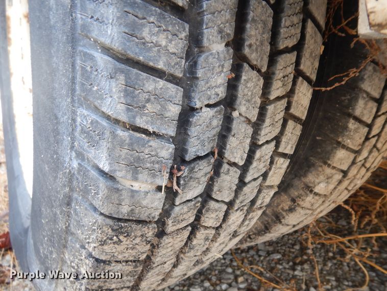 image for item IK9522 2010 Ford Econoline E450  shuttle bus