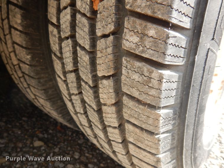 image for item IK9522 2010 Ford Econoline E450  shuttle bus