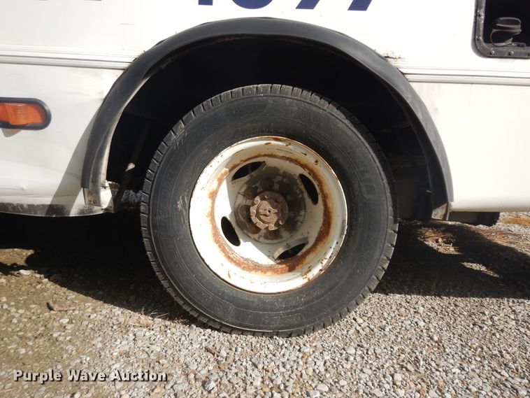 image for item IK9522 2010 Ford Econoline E450  shuttle bus