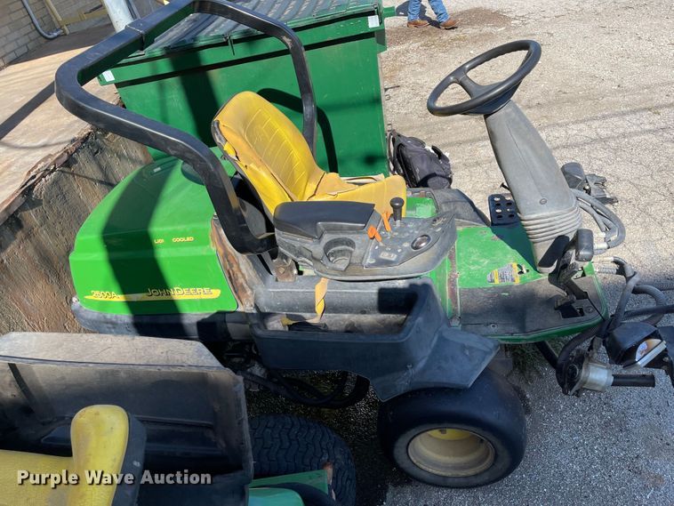 image for item IK9567 John Deere 2500A  garden tractor