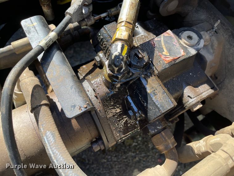 image for item IK9567 John Deere 2500A  garden tractor