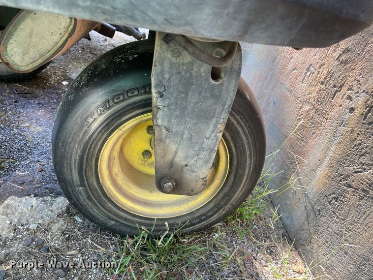 image for item IK9567 John Deere 2500A  garden tractor