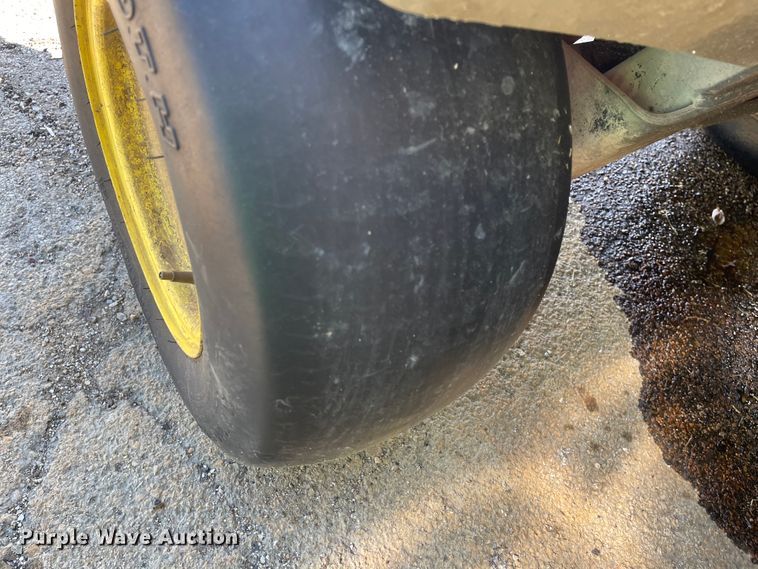 image for item IK9567 John Deere 2500A  garden tractor