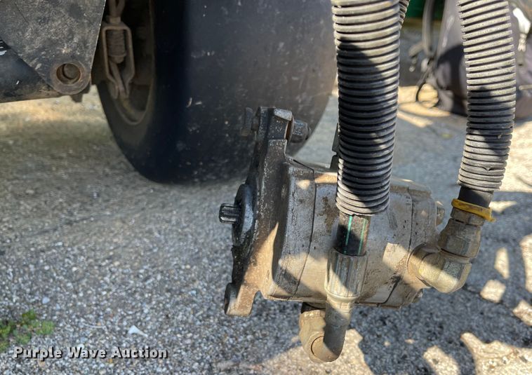 image for item IK9567 John Deere 2500A  garden tractor