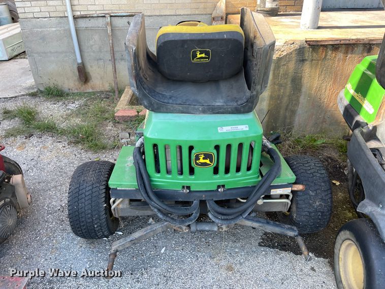 image for item IK9568 John Deere 2653A  garden tractor