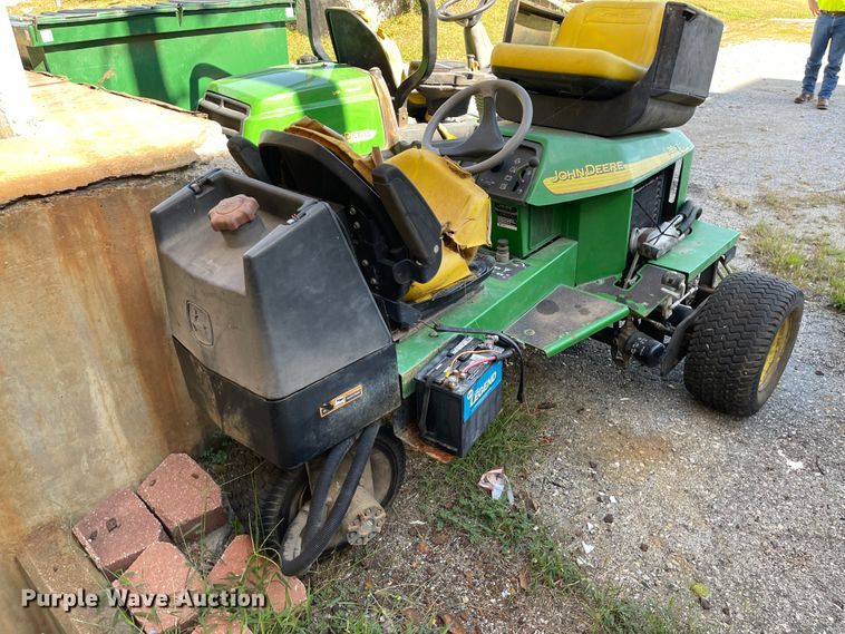 image for item IK9568 John Deere 2653A  garden tractor