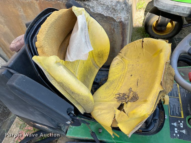 image for item IK9568 John Deere 2653A  garden tractor