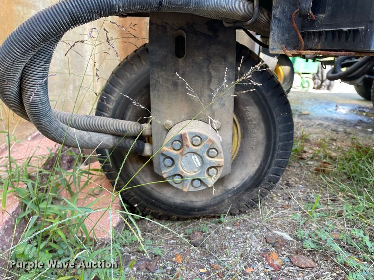 image for item IK9568 John Deere 2653A  garden tractor