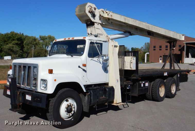 image for item IM9500 1992 International 2554  crane truck