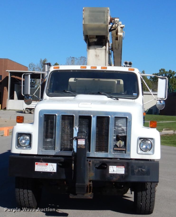 image for item IM9500 1992 International 2554  crane truck