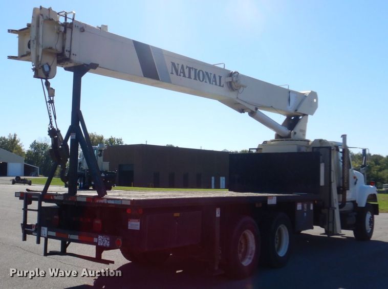 image for item IM9500 1992 International 2554  crane truck