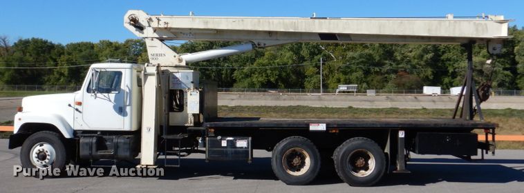 image for item IM9500 1992 International 2554  crane truck