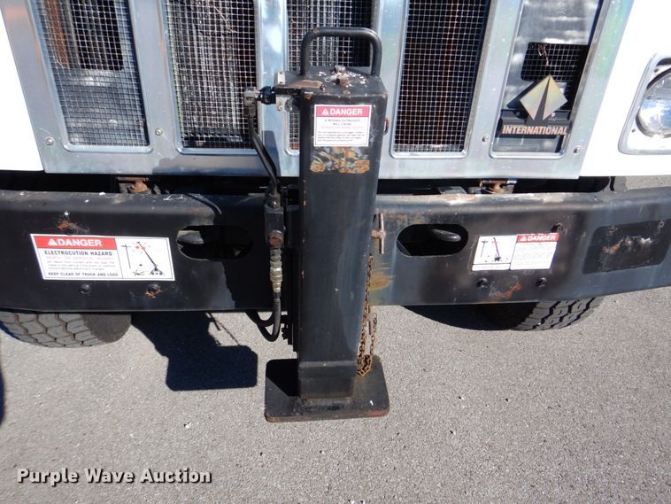 image for item IM9500 1992 International 2554  crane truck
