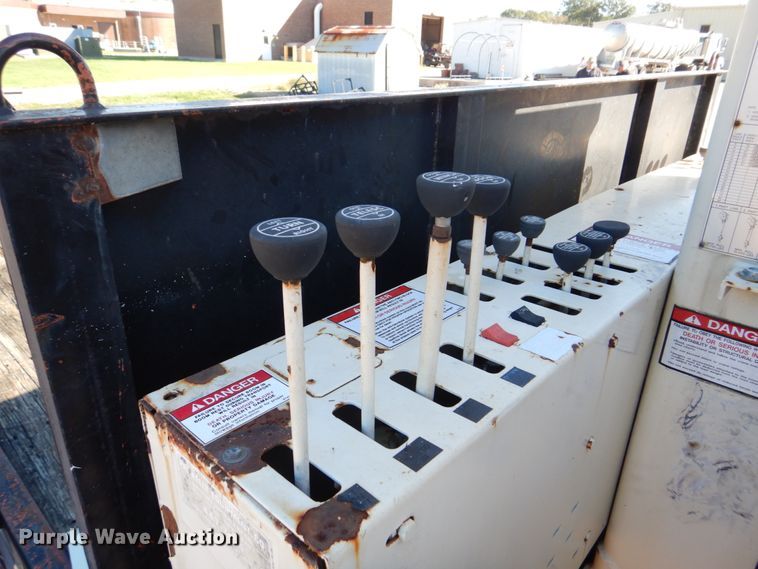 image for item IM9500 1992 International 2554  crane truck