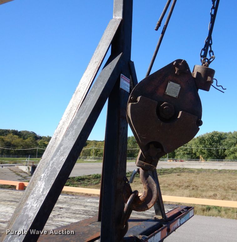 image for item IM9500 1992 International 2554  crane truck