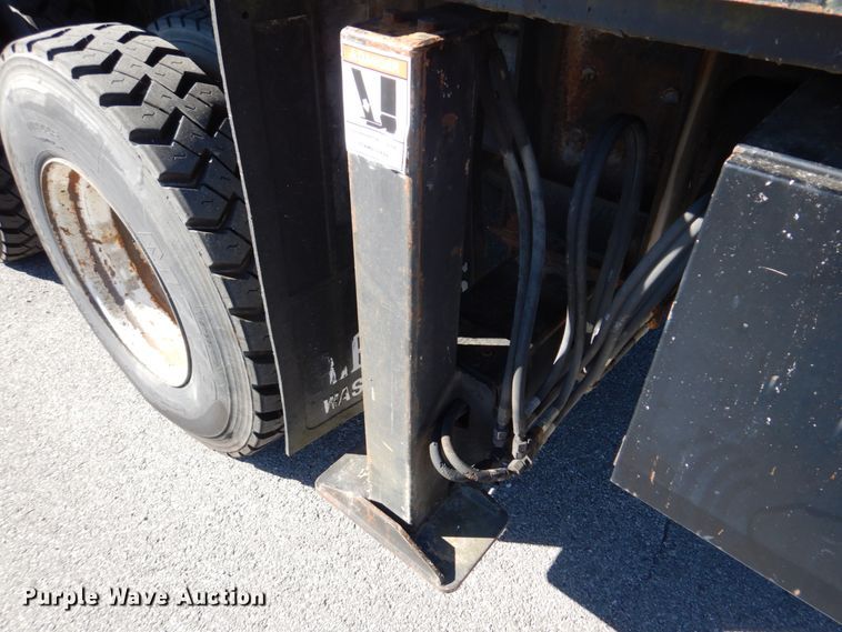 image for item IM9500 1992 International 2554  crane truck