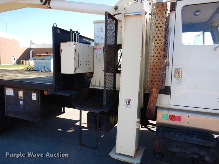 image for item IM9500 1992 International 2554  crane truck