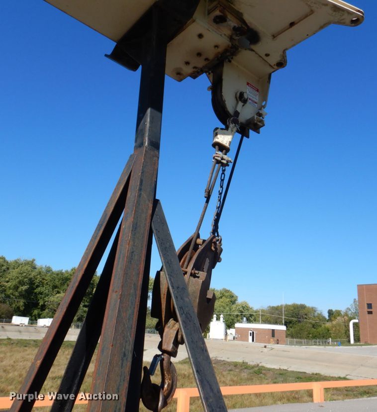 image for item IM9500 1992 International 2554  crane truck