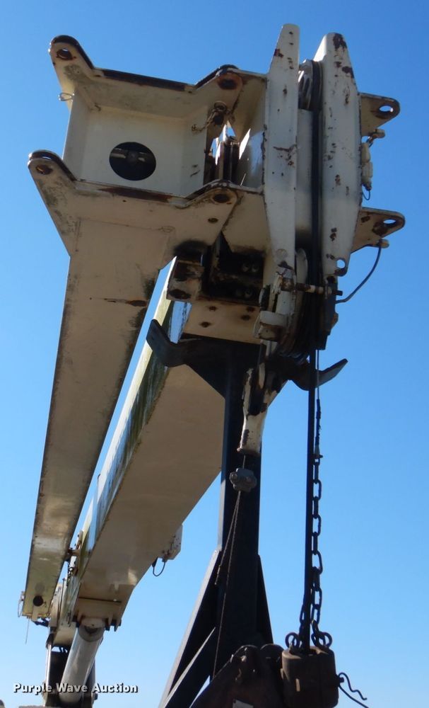 image for item IM9500 1992 International 2554  crane truck