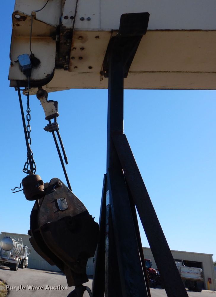 image for item IM9500 1992 International 2554  crane truck